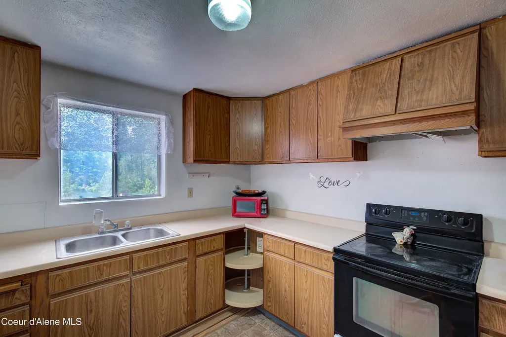 4799 Highway 2 Priest River ID 83856