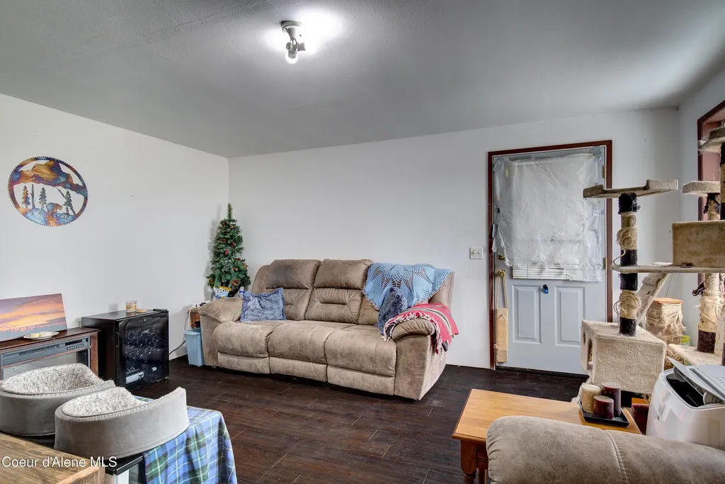 4799 Highway 2 Priest River ID 83856