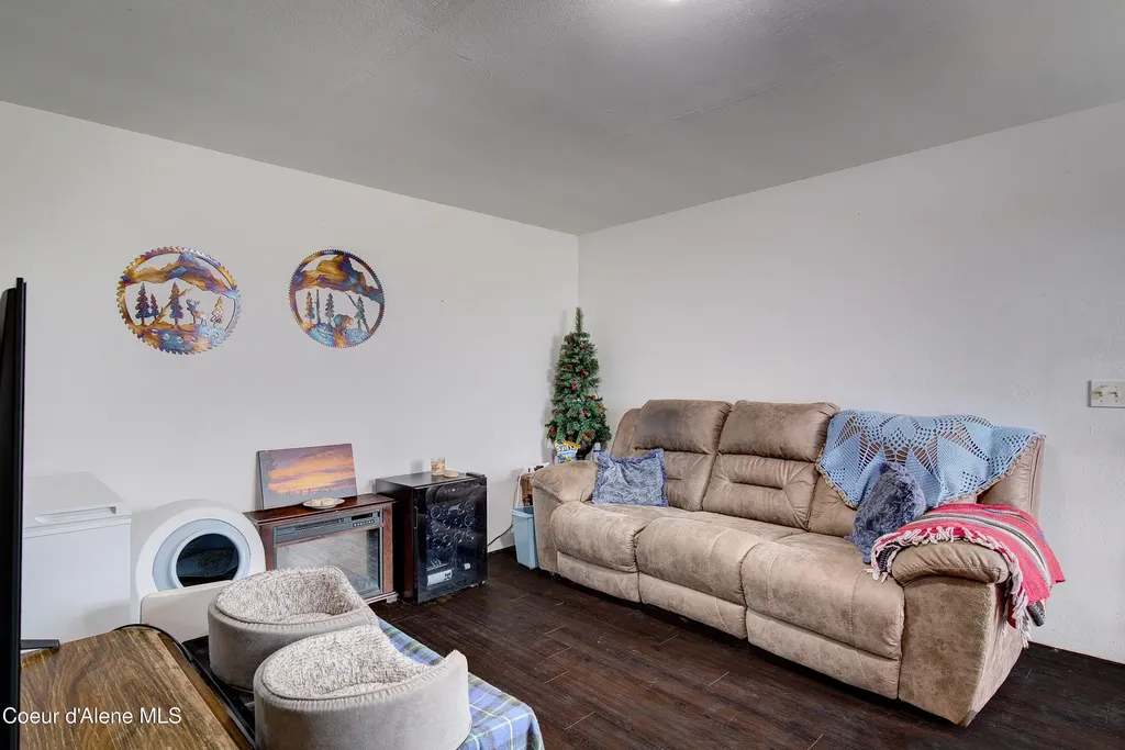 4799 Highway 2 Priest River ID 83856