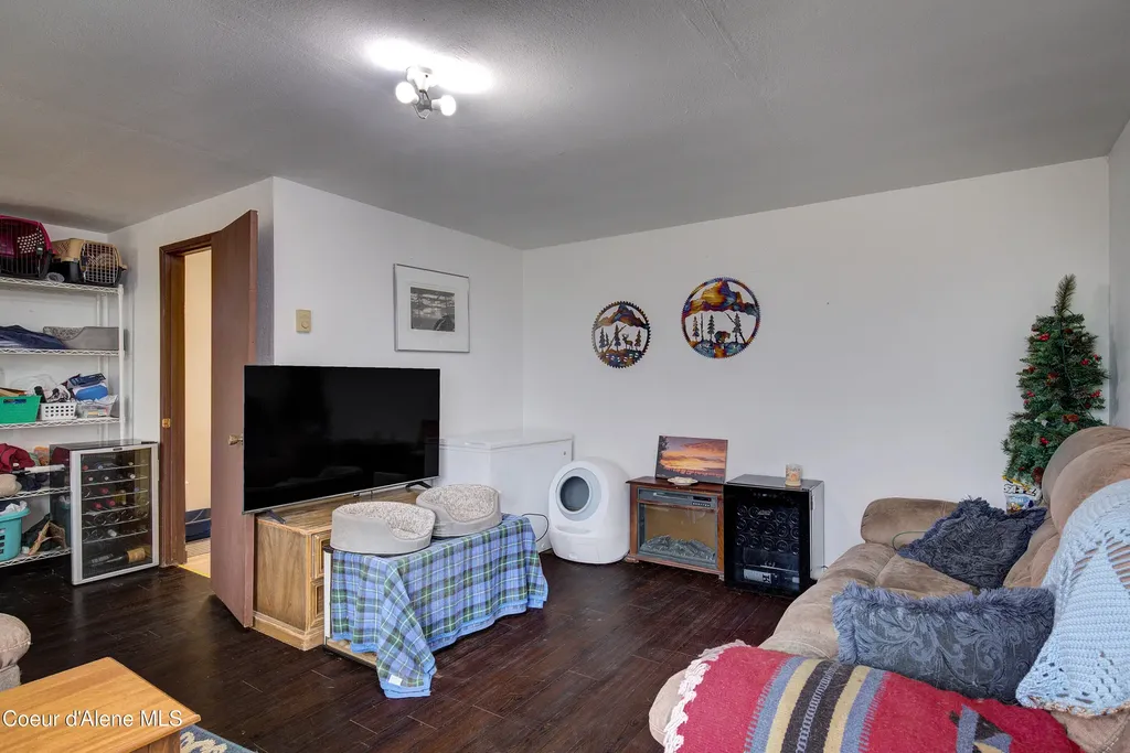4799 Highway 2 Priest River ID 83856