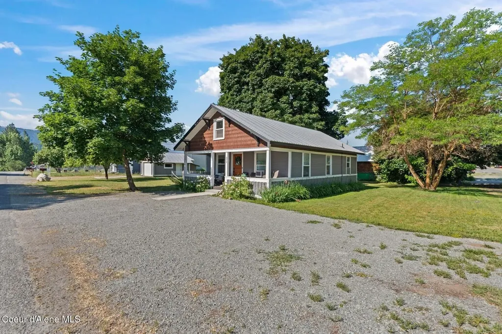 372 E Jefferson Avenue Priest River ID 83856