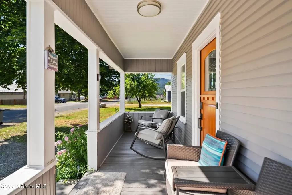 372 E Jefferson Avenue Priest River ID 83856