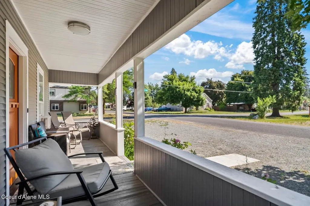 372 E Jefferson Avenue Priest River ID 83856