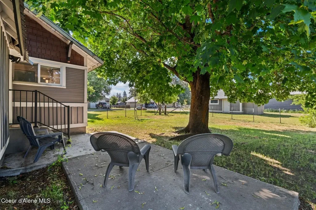 372 E Jefferson Avenue Priest River ID 83856