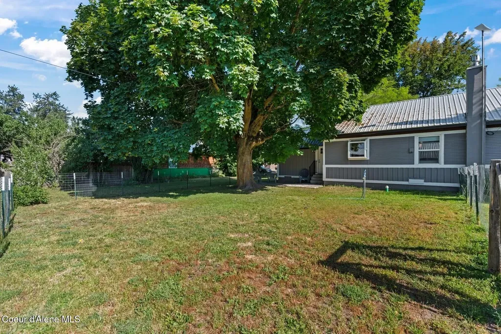 372 E Jefferson Avenue Priest River ID 83856