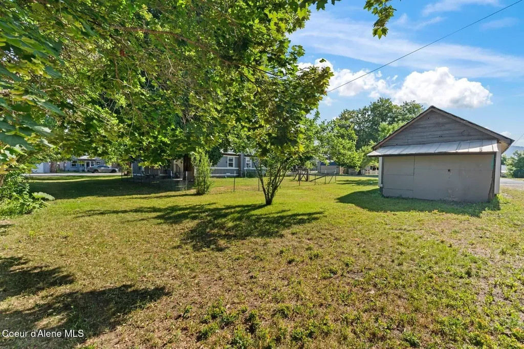372 E Jefferson Avenue Priest River ID 83856