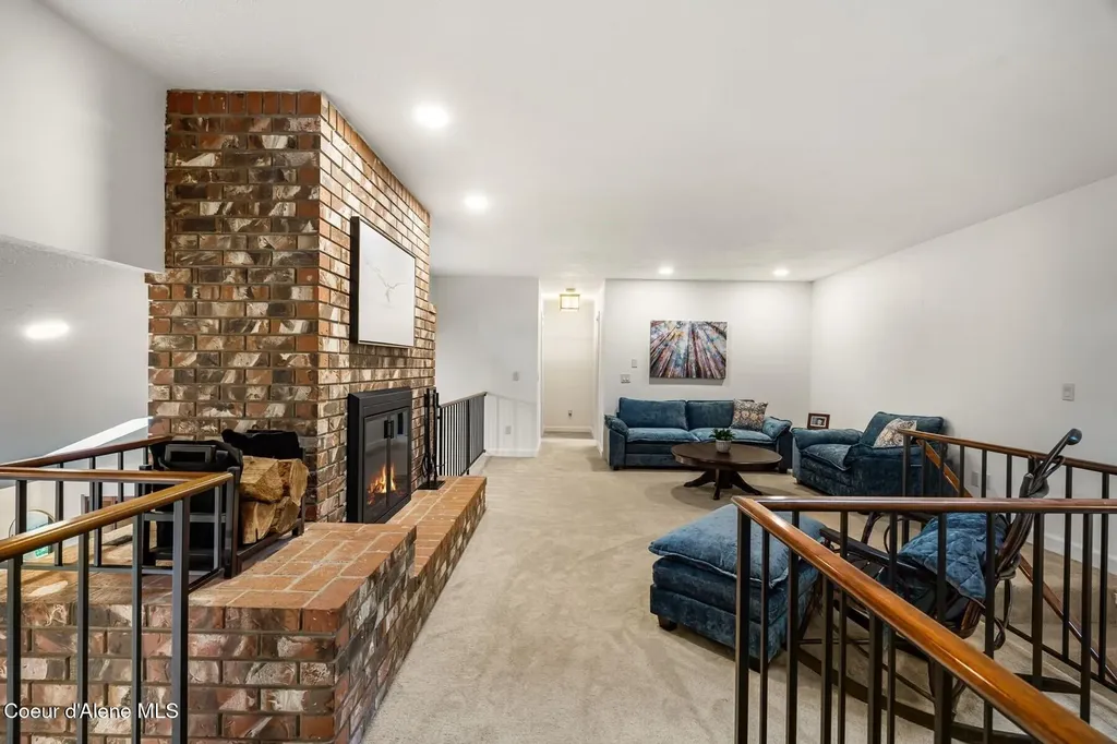 5884 E Hayden Lake Road Hayden ID 83835
