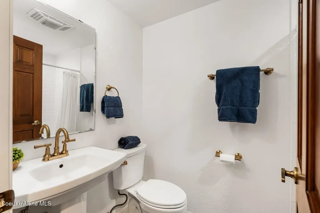 5884 E Hayden Lake Road Hayden ID 83835
