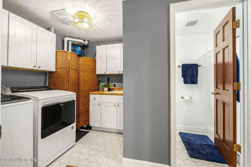 5884 E Hayden Lake Road Hayden ID 83835
