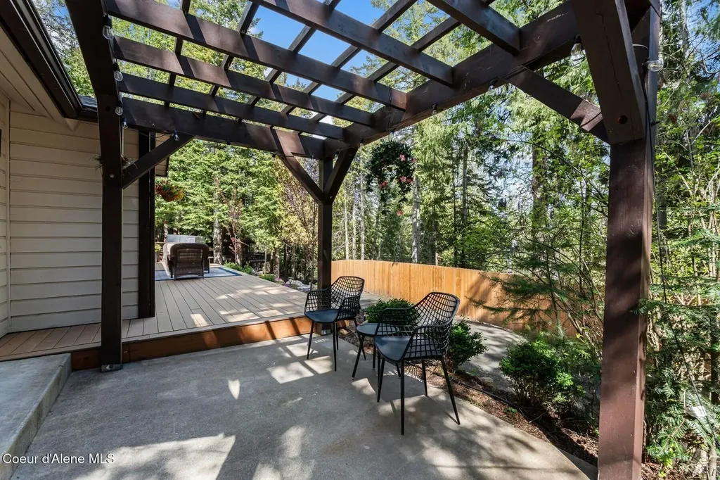 5884 E Hayden Lake Road Hayden ID 83835