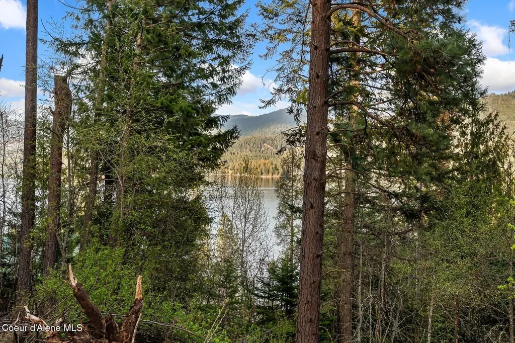 5884 E Hayden Lake Road Hayden ID 83835