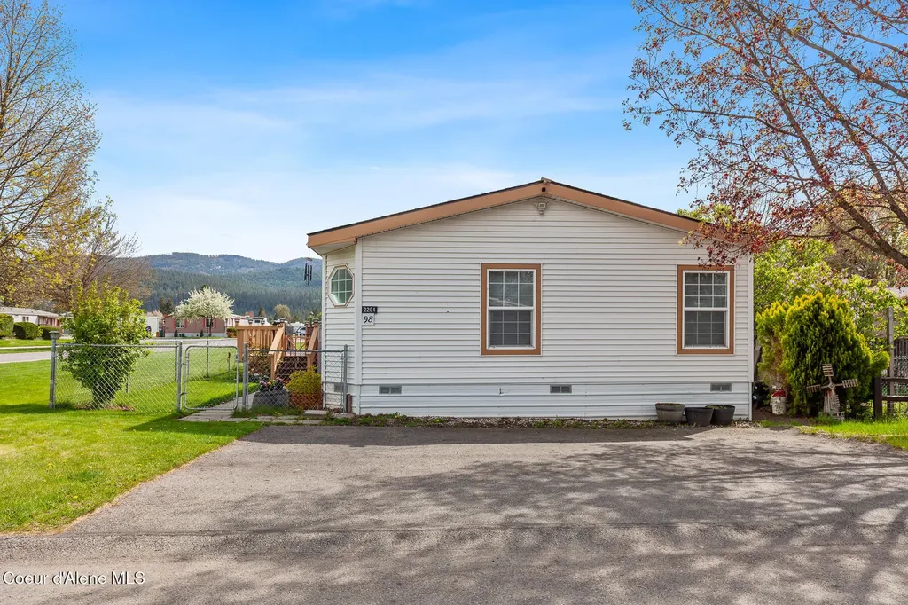 2204 W Pellinore Way Post Falls ID 83854