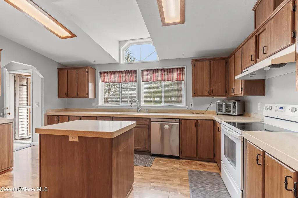 2204 W Pellinore Way Post Falls ID 83854