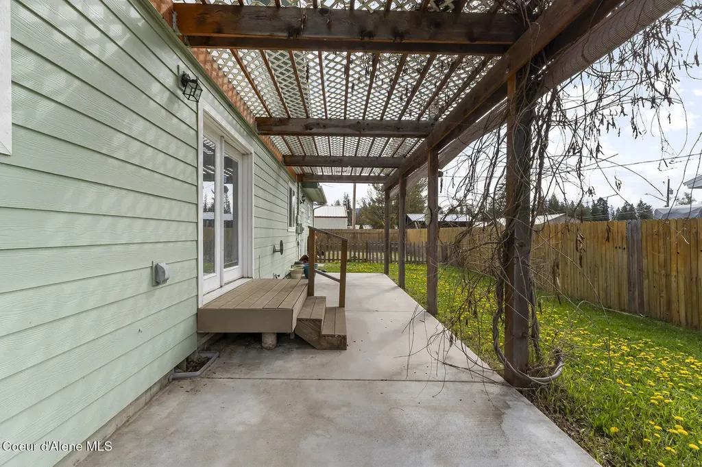372 Glidden Avenue Priest River ID 83856