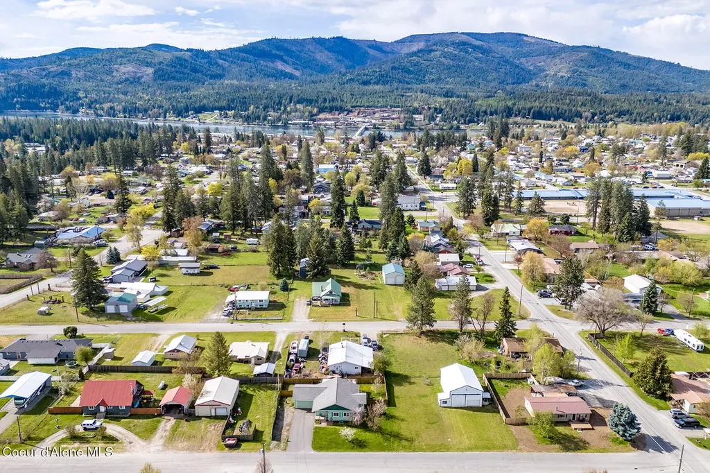 372 Glidden Avenue Priest River ID 83856