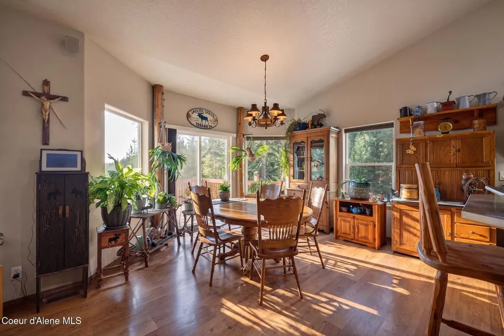 17461 N Right Fork Road Hauser ID 83854