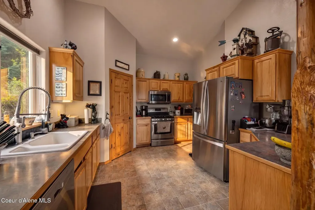17461 N Right Fork Road Hauser ID 83854