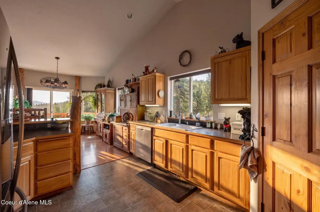 17461 N Right Fork Road Hauser ID 83854