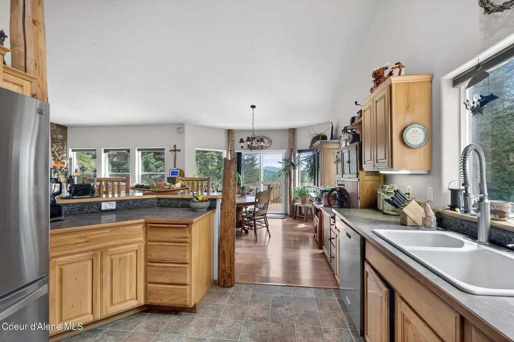17461 N Right Fork Road Hauser ID 83854