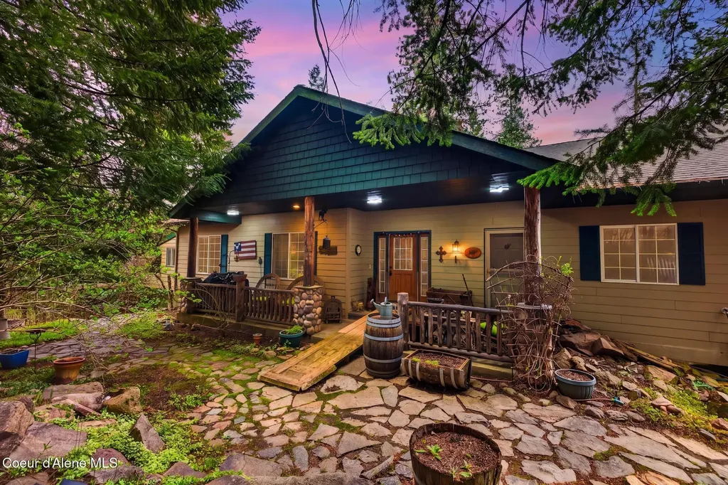 17461 N Right Fork Road Hauser ID 83854