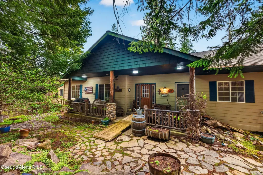 17461 N Right Fork Road Hauser ID 83854
