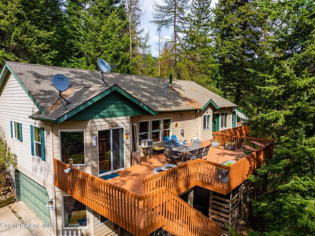 17461 N Right Fork Road Hauser ID 83854