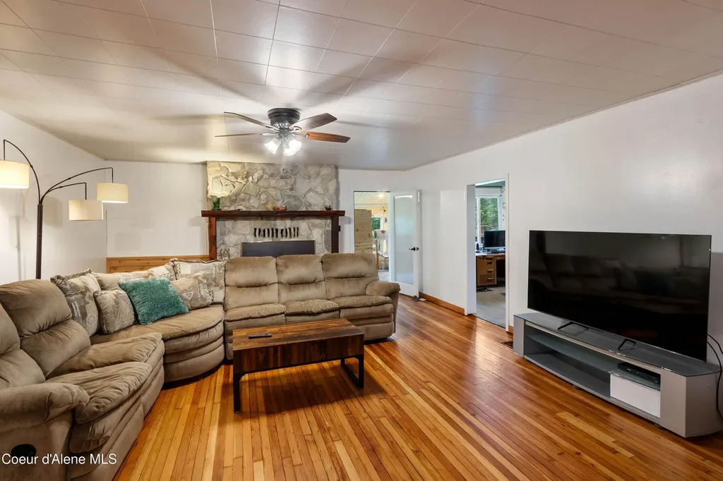 311 Lafayes Way Sagle ID 83860