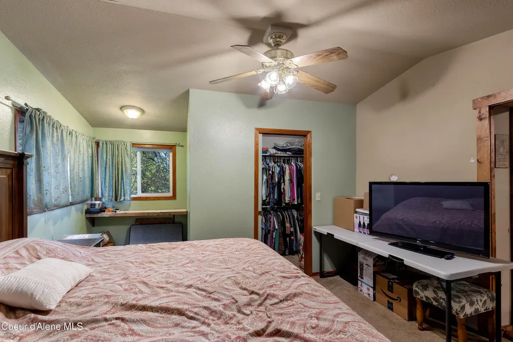311 Lafayes Way Sagle ID 83860