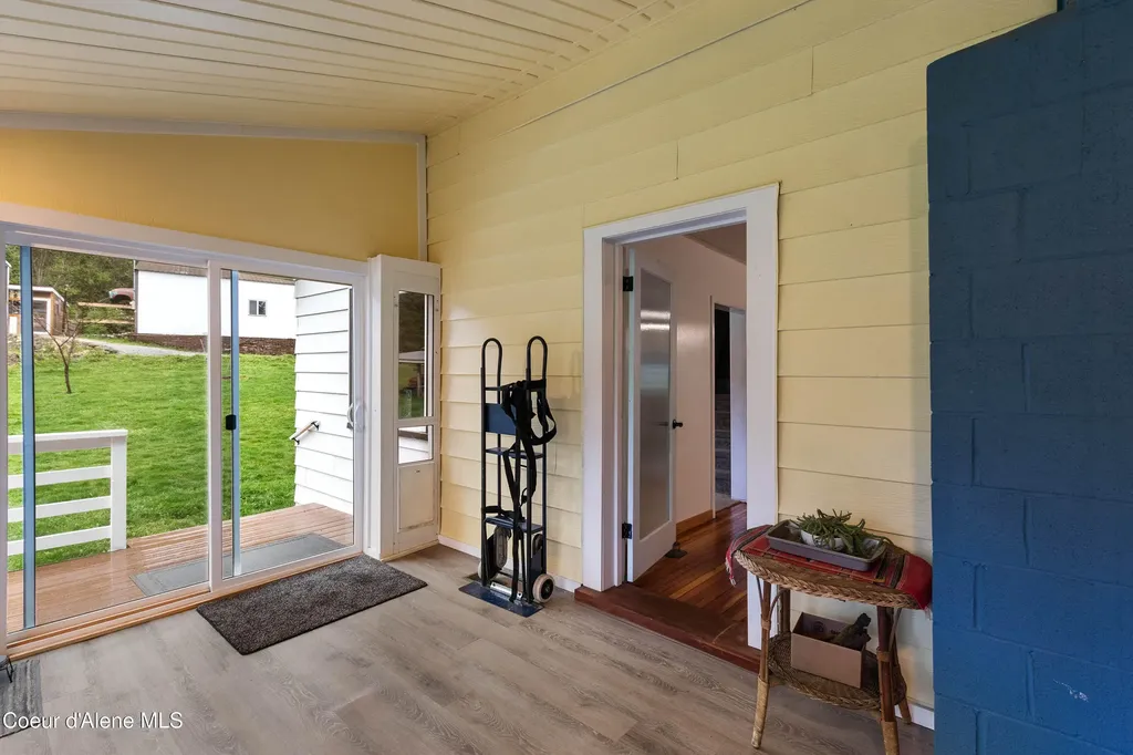 311 Lafayes Way Sagle ID 83860