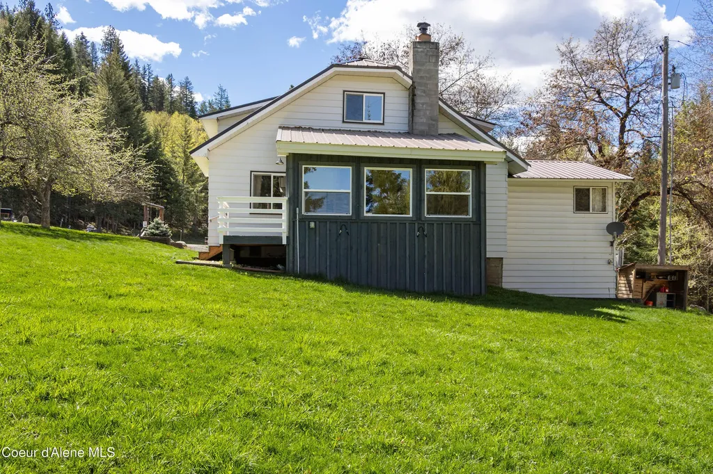 311 Lafayes Way Sagle ID 83860