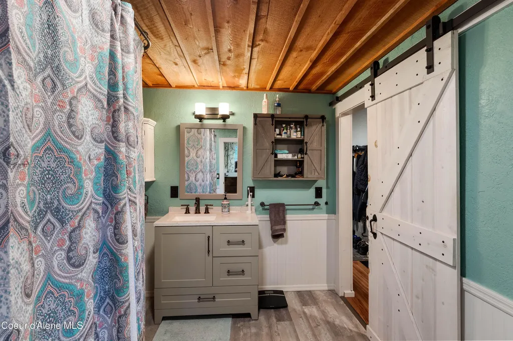 311 Lafayes Way Sagle ID 83860