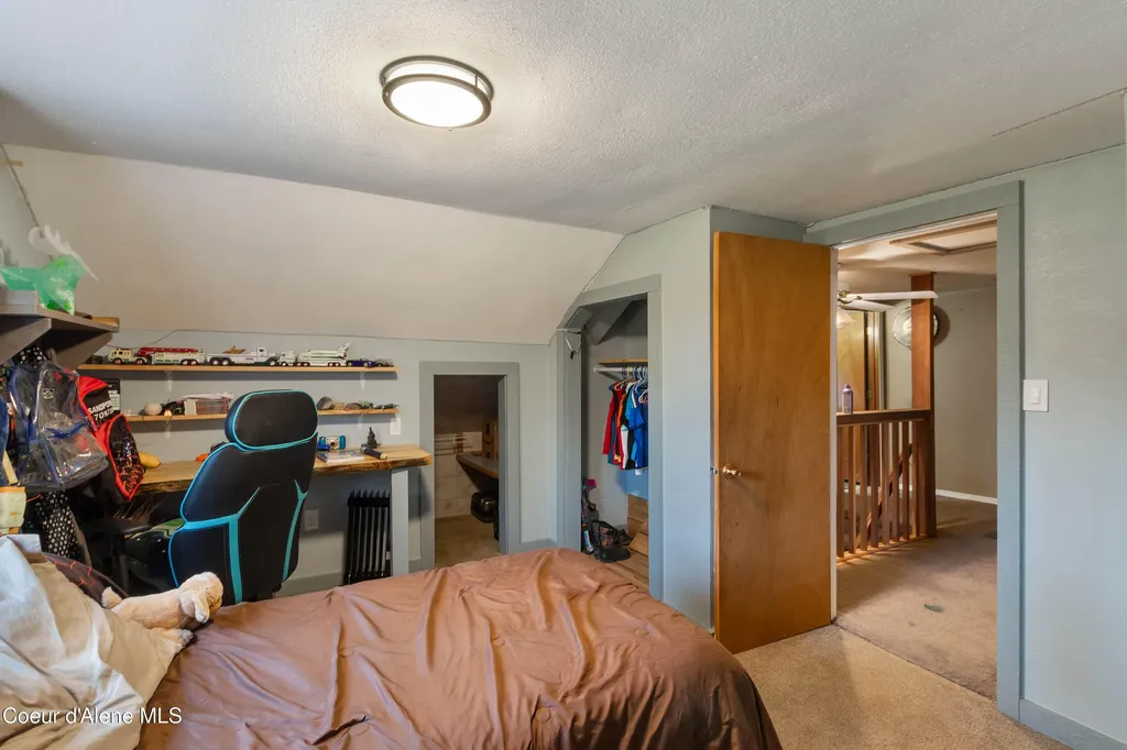 311 Lafayes Way Sagle ID 83860