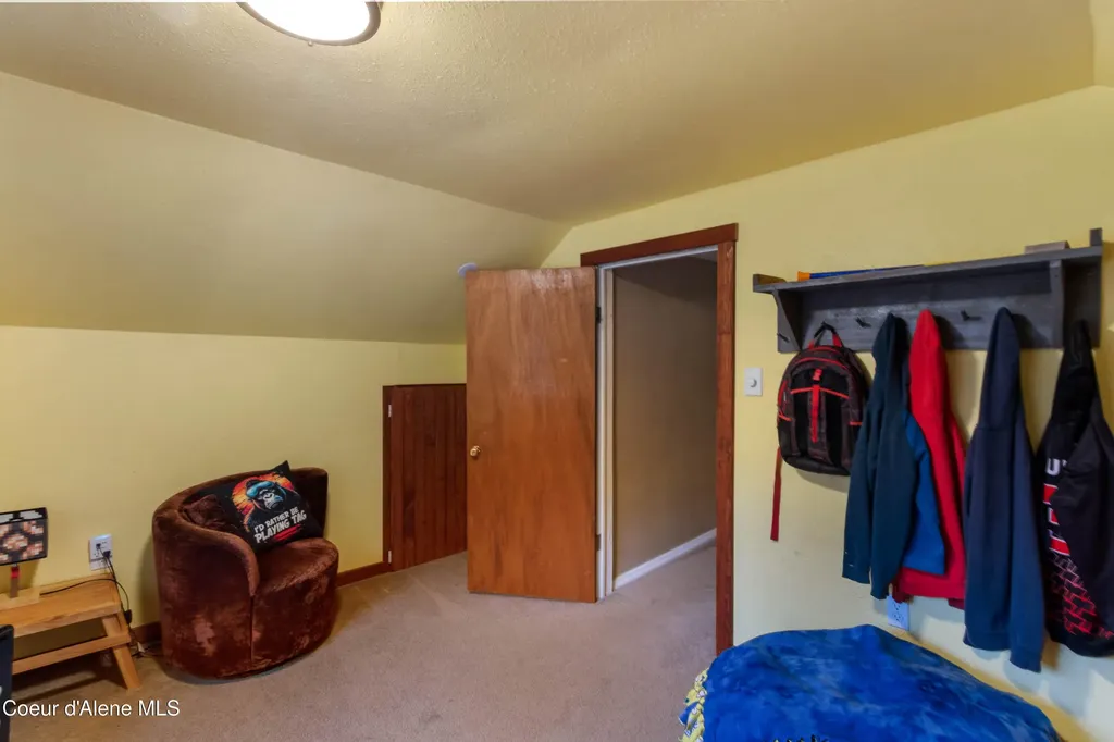 311 Lafayes Way Sagle ID 83860