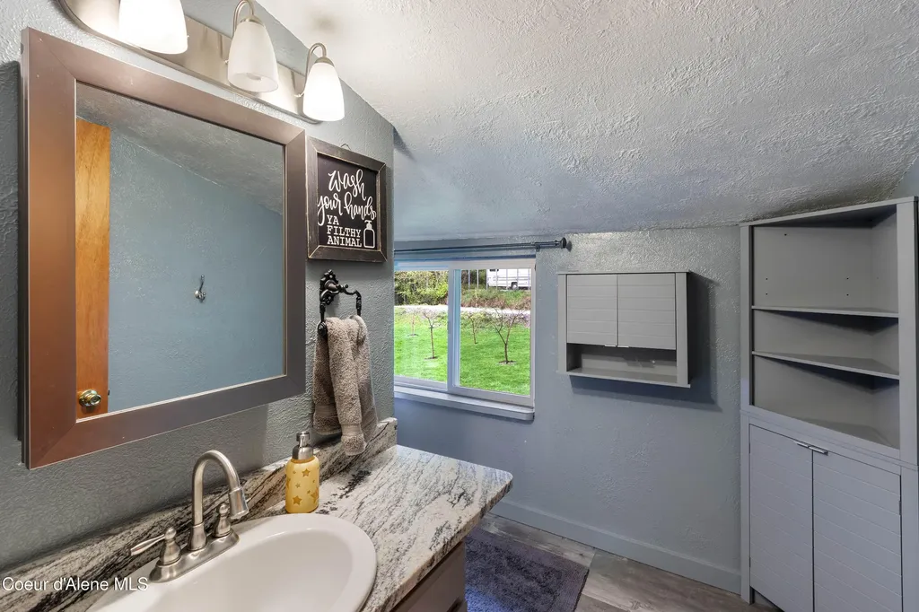 311 Lafayes Way Sagle ID 83860