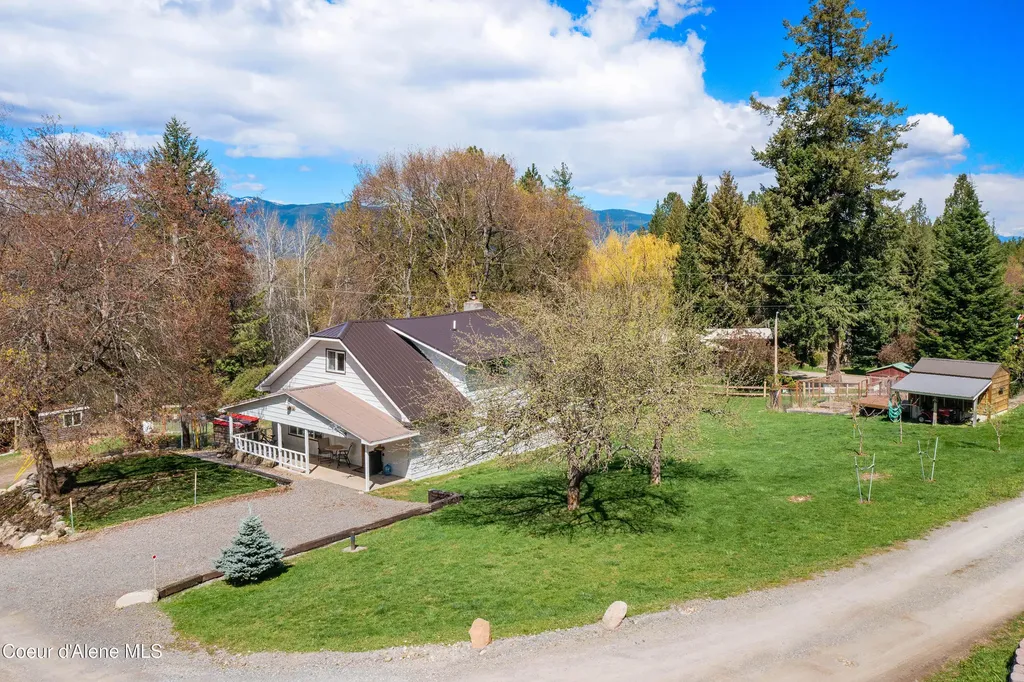 311 Lafayes Way Sagle ID 83860