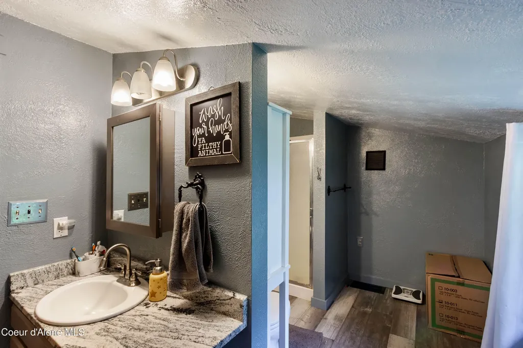 311 Lafayes Way Sagle ID 83860