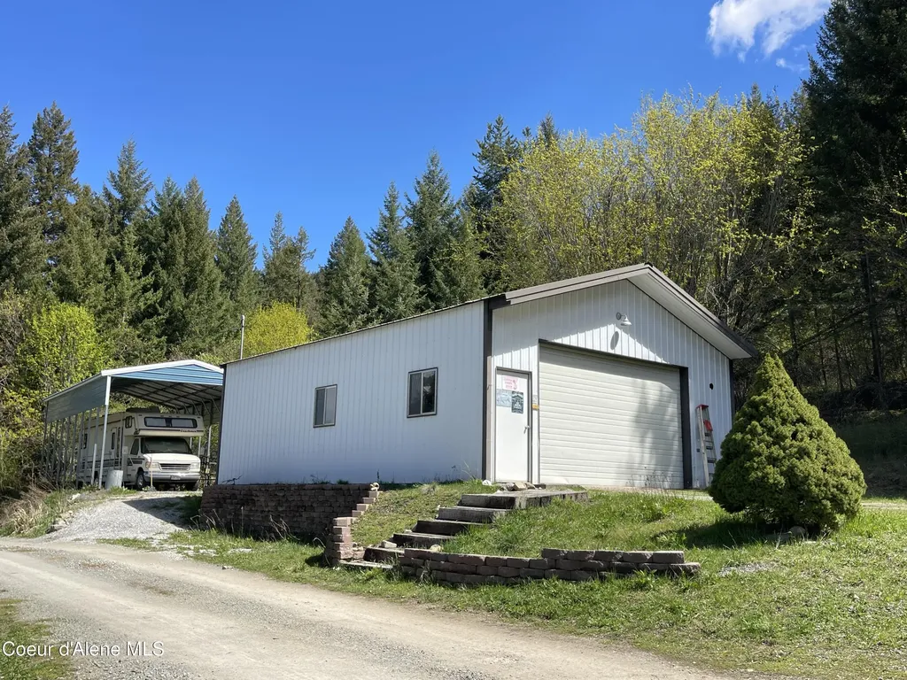 311 Lafayes Way Sagle ID 83860