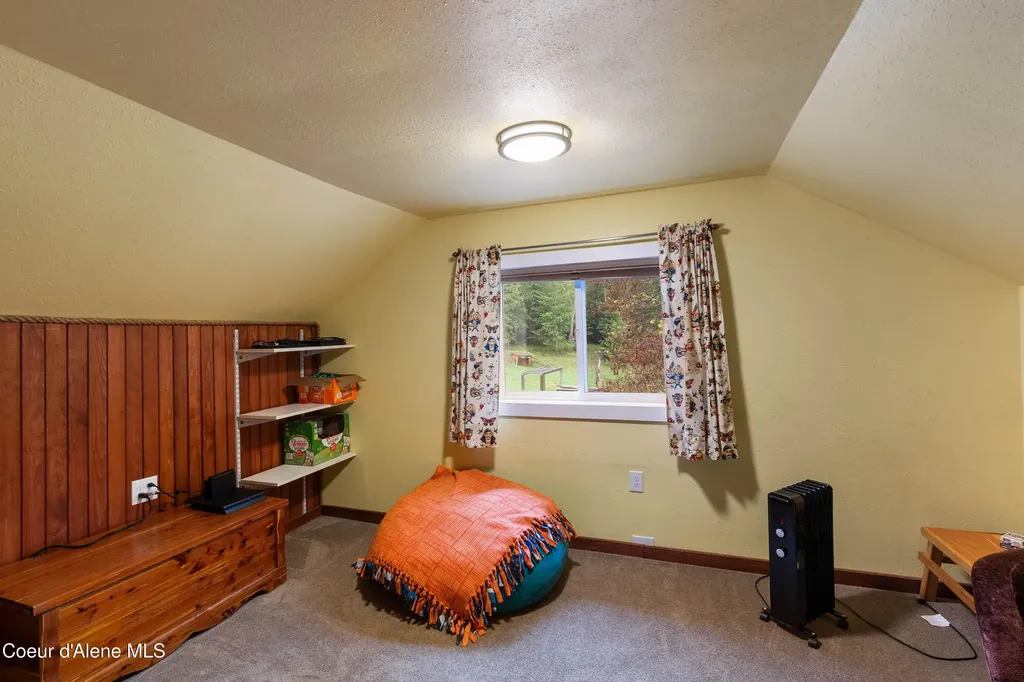 311 Lafayes Way Sagle ID 83860