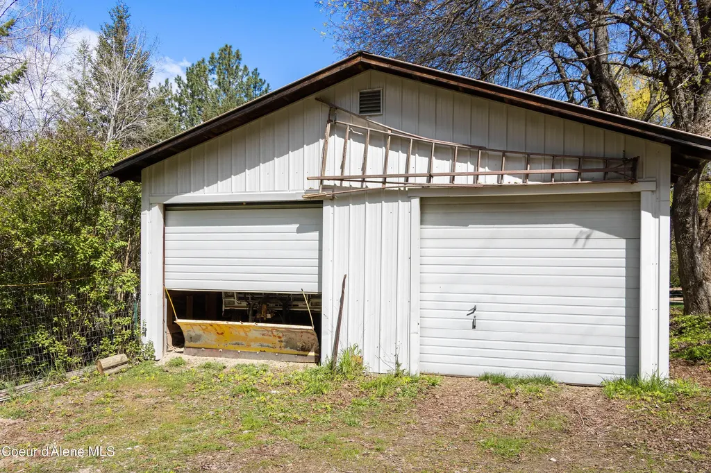 311 Lafayes Way Sagle ID 83860