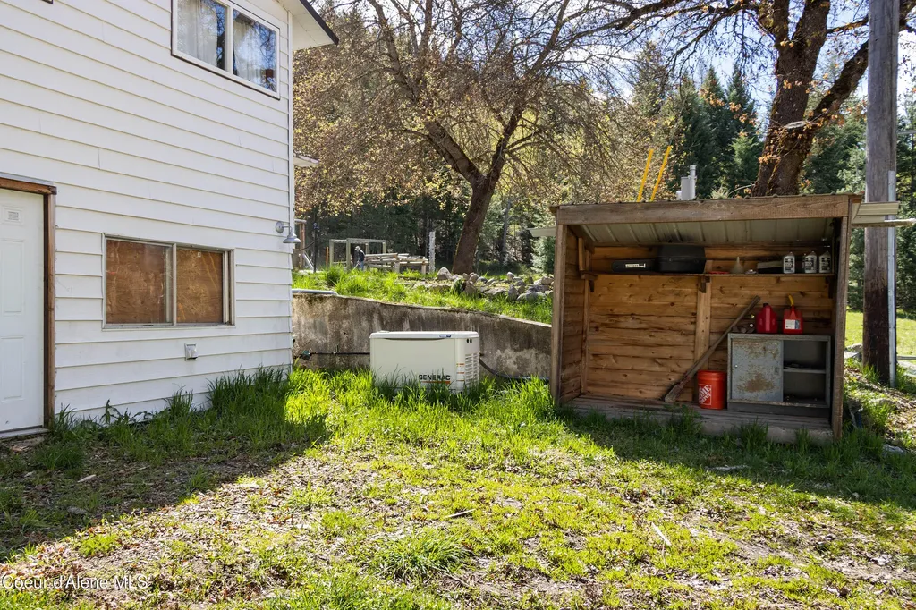 311 Lafayes Way Sagle ID 83860