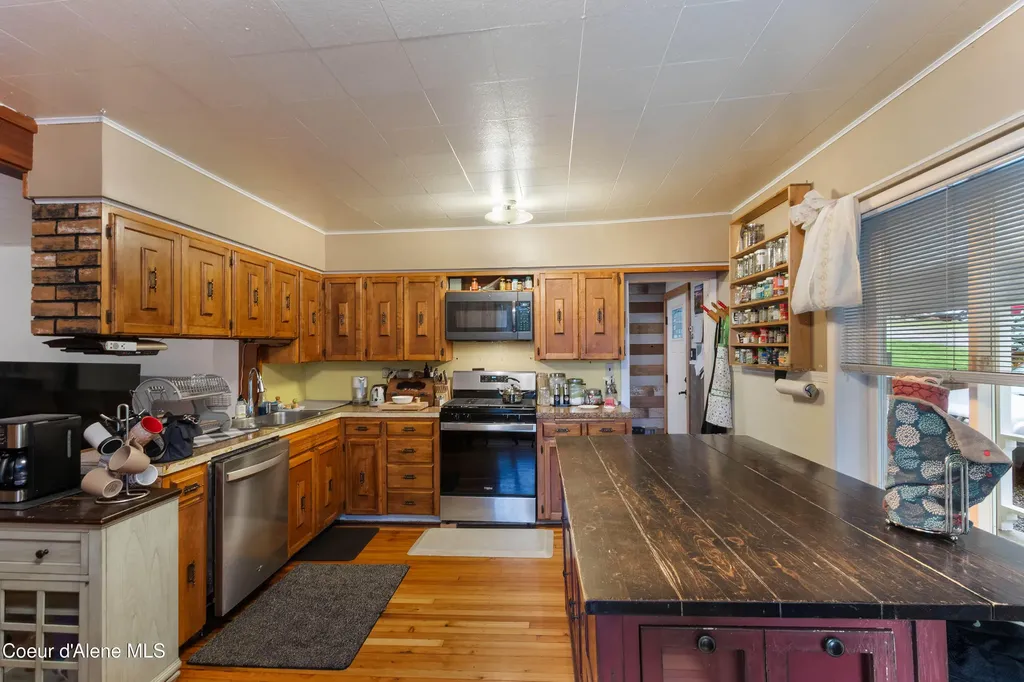 311 Lafayes Way Sagle ID 83860