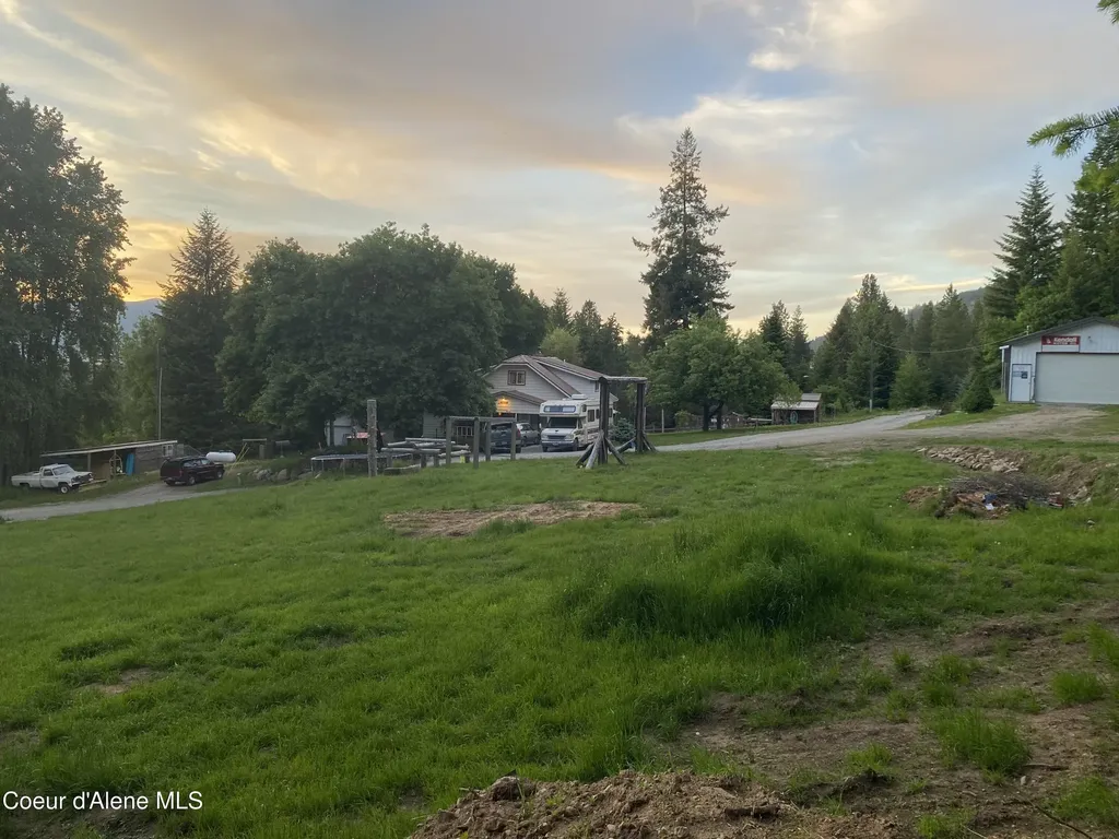 311 Lafayes Way Sagle ID 83860
