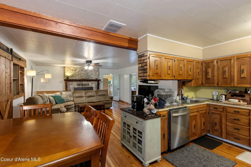 311 Lafayes Way Sagle ID 83860