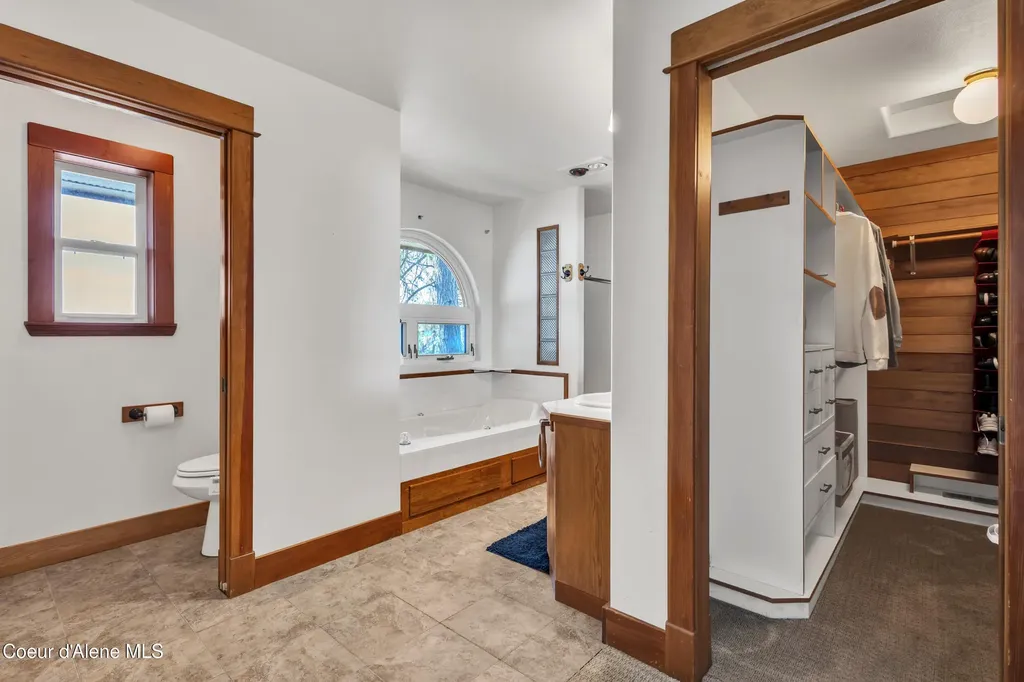 428 E Beachhouse Lane Harrison ID 83833