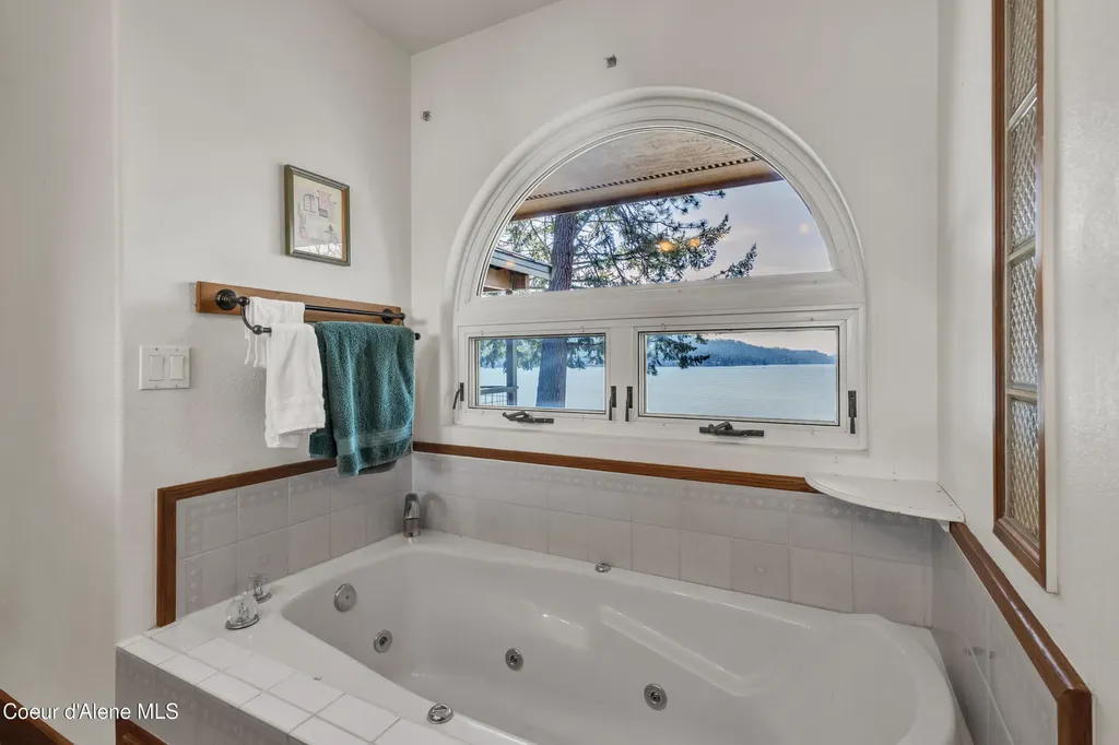 428 E Beachhouse Lane Harrison ID 83833
