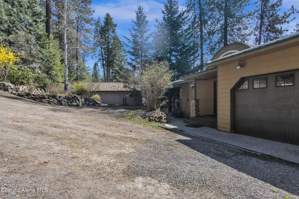 428 E Beachhouse Lane Harrison ID 83833