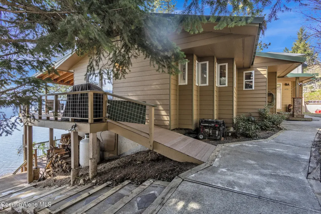428 E Beachhouse Lane Harrison ID 83833