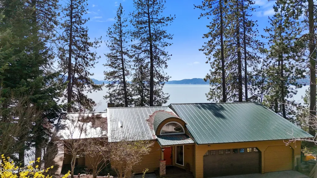428 E Beachhouse Lane Harrison ID 83833