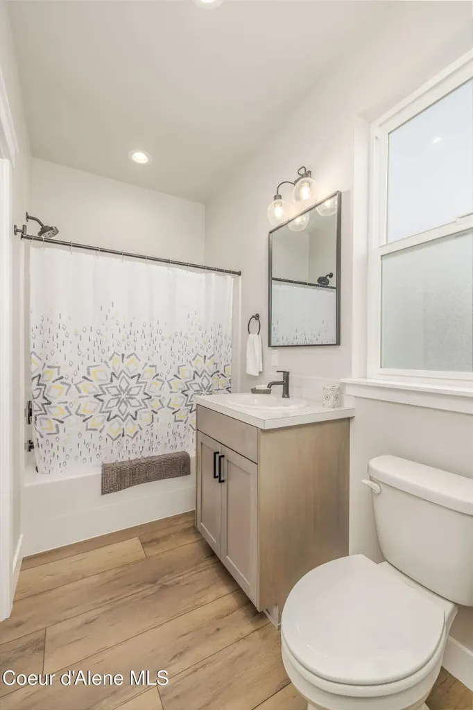 3351 N Blaze Loop Post Falls ID 83854