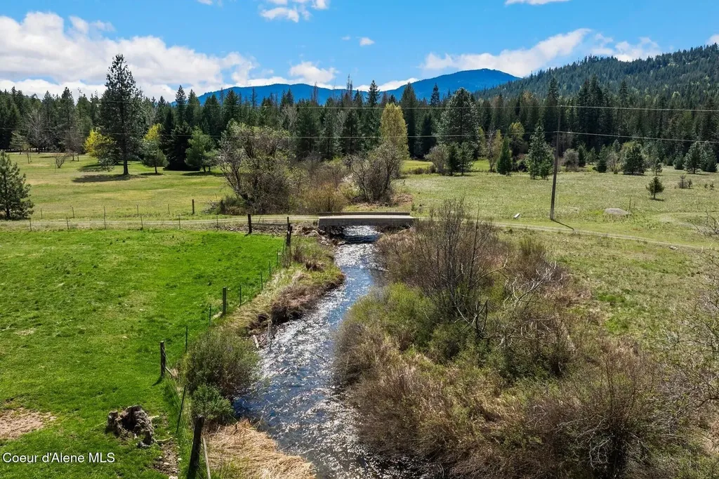 2359 E Spring Creek Road Clark Fork ID 83811